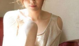 椎名由奈视频,魅力四溢的日本女神，视频中的惊艳瞬间